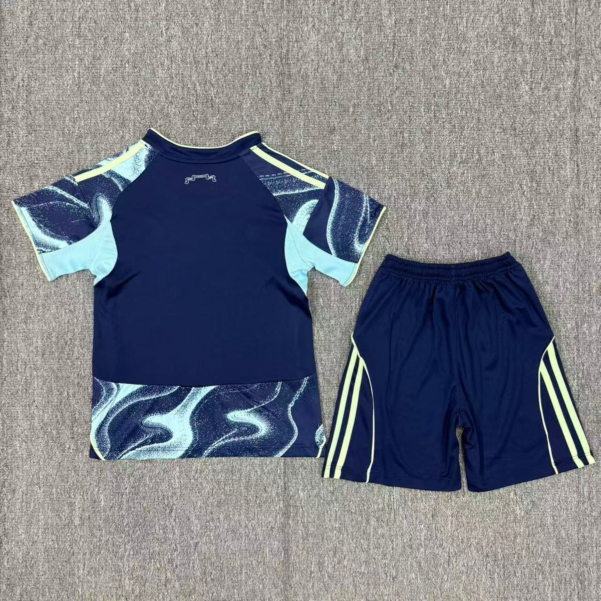 25/26 Ensemble Enfant   Ajax Extérieur